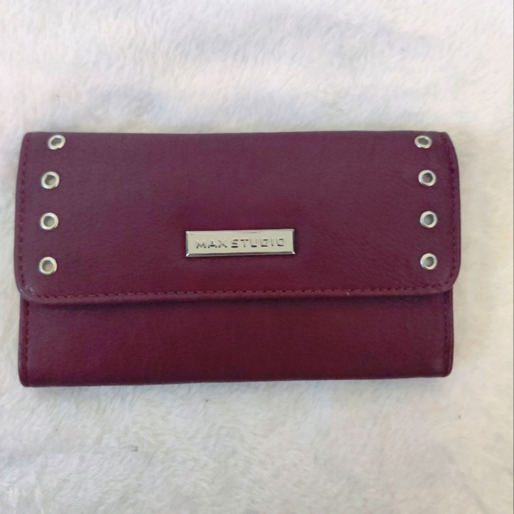 NWOT Burgundy Max Studio Wallet